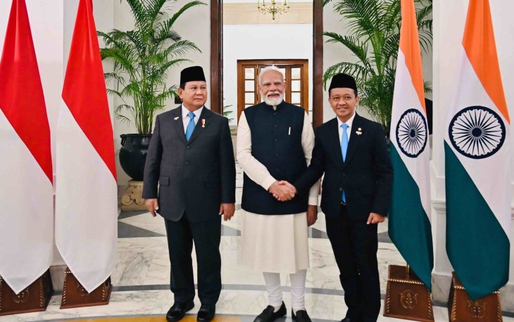 Menteri ESDM Bahlil Lahadalia saat mendampingi Presiden Prabowo di New Delhi, pada Sabtu (25/1).