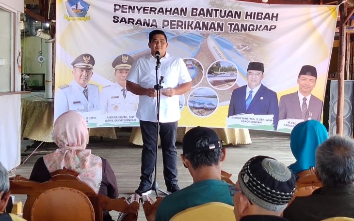 Bupati Roby saat memberikan sambutan dalam acara penyerahan 