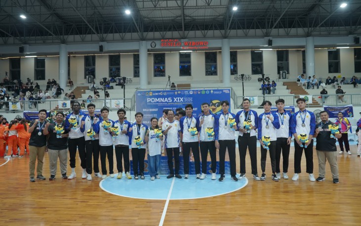 Atlet mahasiswa UKSW sumbangkan medali perak dan perunggu bagi kontigen Jawa Tengah dalam POMNAS 2025.