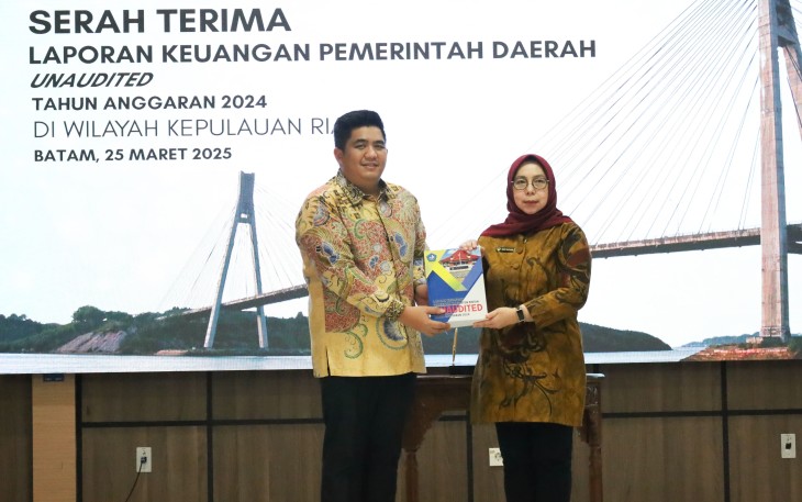 Bupati Bintan saat Serahkan Laporan Keuangan TA 2024 Unaudited ke BPK Perwakilan Kepri 