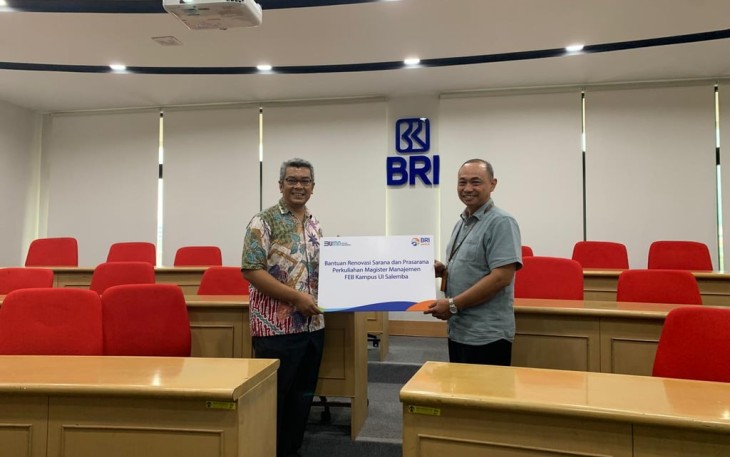 BRI Kramat Region 6 Jakarta Serahkan Bantuan Renovasi Kelas MM FEB UI Salemba