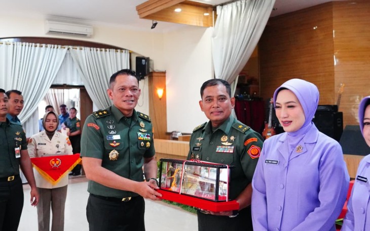 Acara lepas sambut Kababek TNI dari Brigjen TNI Irawan, S.H., M. H., CFrA. kepada Kabalog TNI Mayjen TNI Lin Nofrianto, S.E., bertempat di Aula A.H. Nasution Babek TNI, Jakarta Utara, Selasa (26/8/2025).