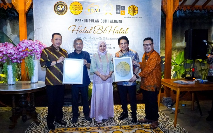 Bamsoet dalam acara Halal Bihalal Perkumpulan Bumi Alumni (PBA) UNPAD di Restoran Rumarasa Nusantara, Kebayoran Baru Jakarta, Rabu malam (16425).