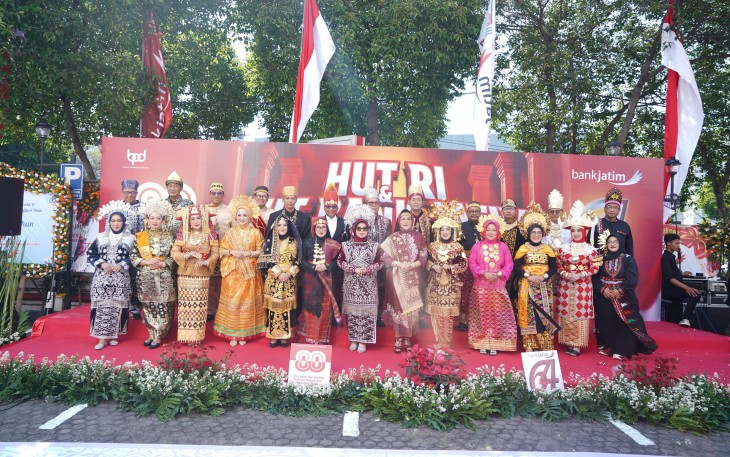 Bank Jatim Kompak Tampilkan Defile 