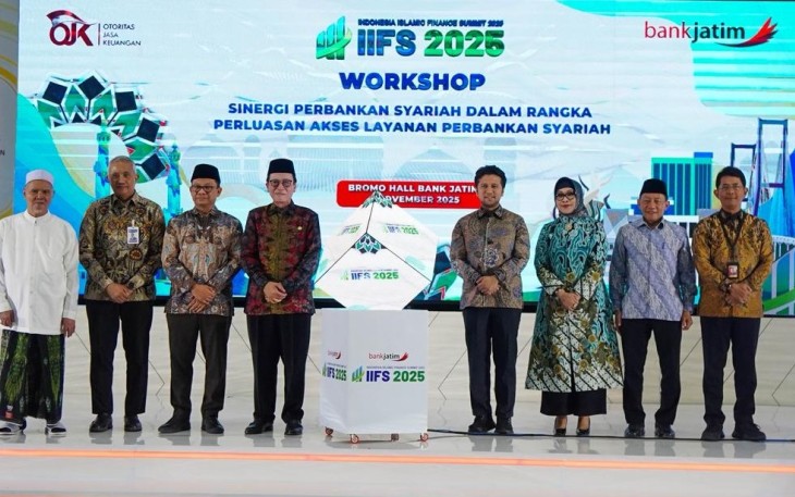 Foto bersama saat workshop dalam ajang Indonesia Islamic Finance Summit (IIFS) 2025.