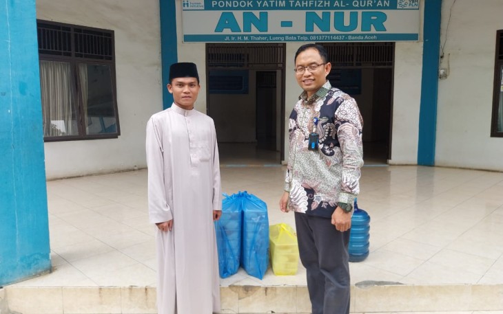 DKM Kanwil Bea Cukai Aceh saat Salurkan Bantuan Jumat Berkah untuk Warga Terdampak Banjir