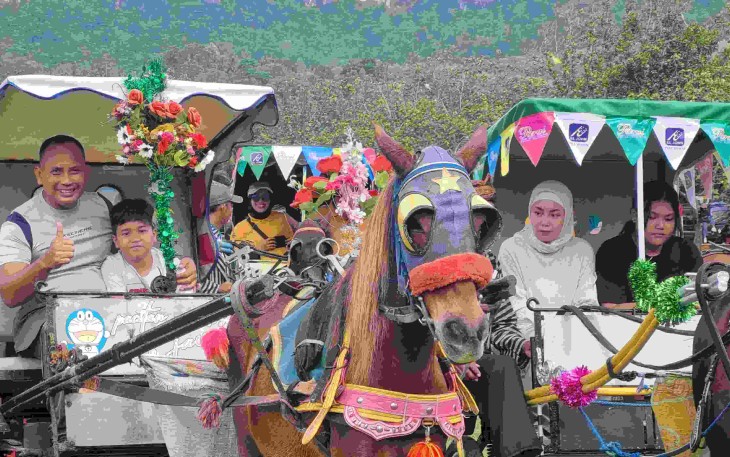 Dandim 0801/Pacitan Letkol Arh Imam Musahirul turut serta dalam pawai Dokar hias, Minggu (14/9)