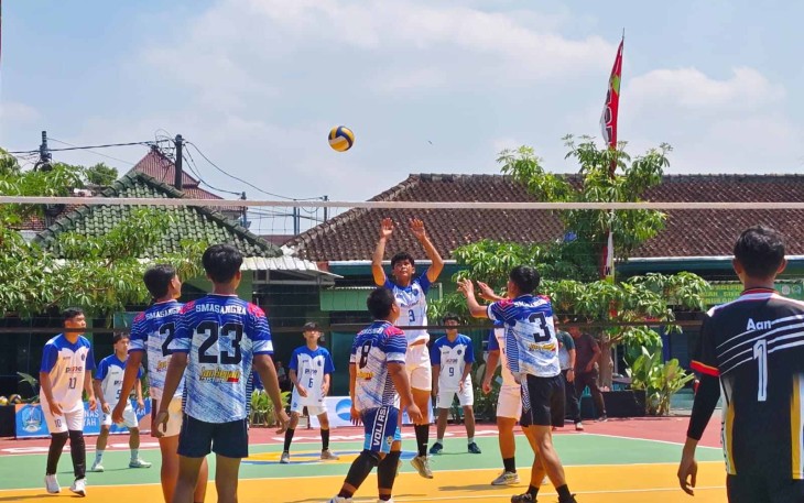 Turnamen Bola Voli Bupati Ngawi Cup 2025 di lapangan Makodim Ngawi, Kamis (9/10)