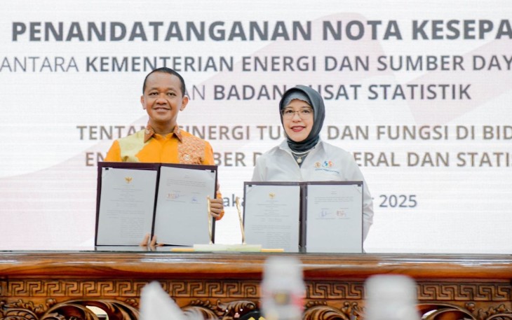 Menteri ESDM Bahlil Lahadalia bersama Kepala BPS Amalia Adininggar