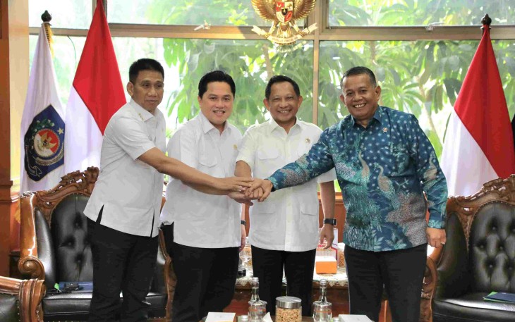 Mendagri Tito Karnavian bersama Menpora Erick Thohir di Jakarta, Rabu (29/10)