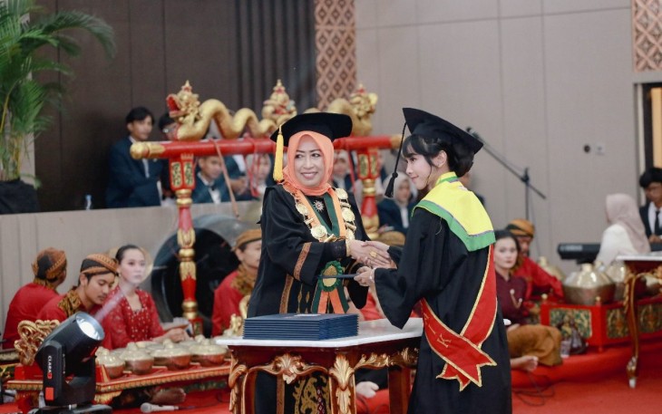 Wisudawan terbaik Univet Bantara, Sukoharjo, Sabtu (1/11)