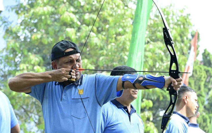 Prajurit Koharmatau saat latihan memanah, Selasa (4/11)