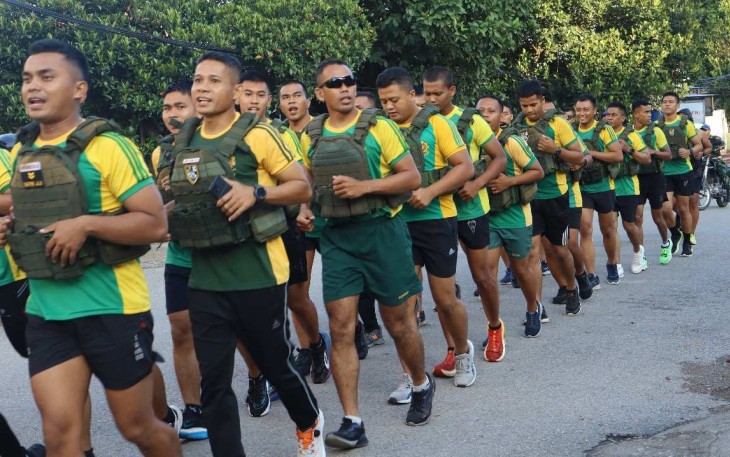 Lari pagi prajurit Satgas Yonarmed 12 Kostrad 