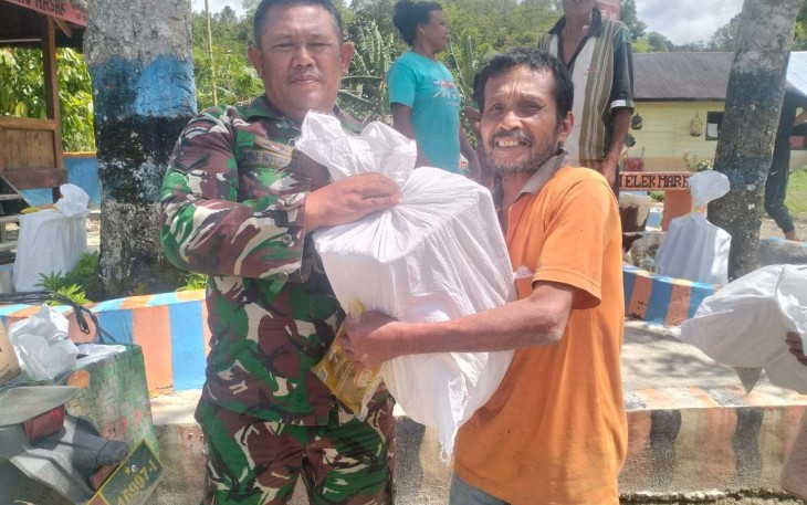 Serahkan bantuan Pangdam I/BB untuk masyarakat 