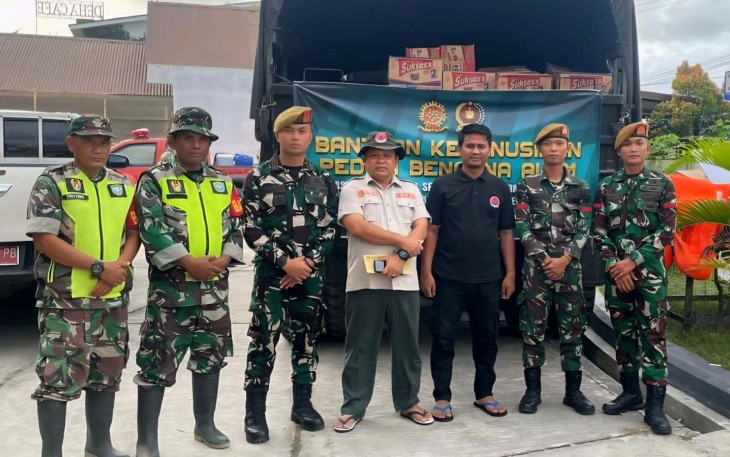 Bantuan kemanusiaan Satgas Yonarmed 12 Kostrad 