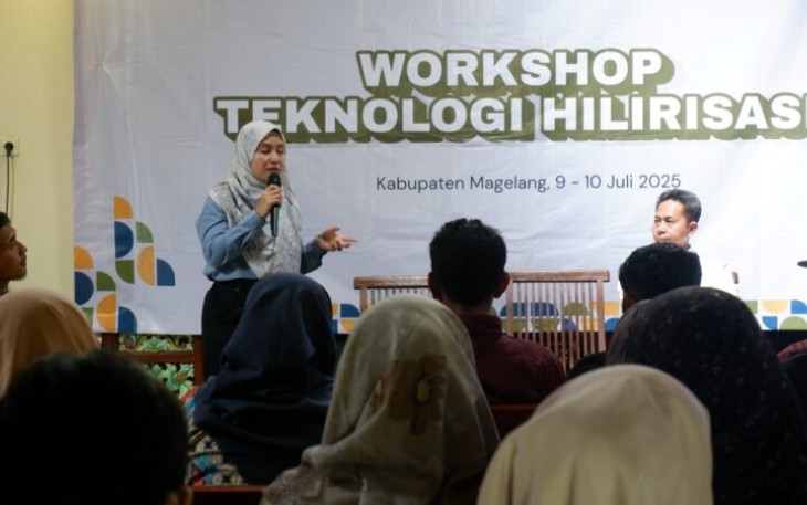 DESA EKONOMI MAJU DAN SEJAHTERA Sandiaga Uno Mendorong Pertumbuhan Ekononomi Desa Mandiri Melalui Implementasi One Village One Product Berbasis Potensi Lokal Indonesia
