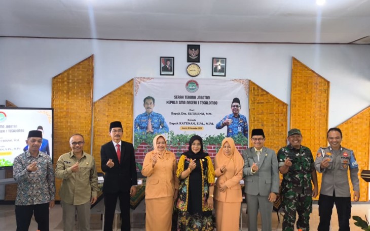 Danramil Kapten Inf Eko Agus saat Hadiri Sertijab Kepsek SMA N 1 Tegalombo.