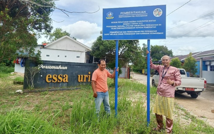 Dinas Perkim Pasang Plang PSU, Penanda Resmi Penyerahan Aset Perumahan kepada Pemkab Bintan