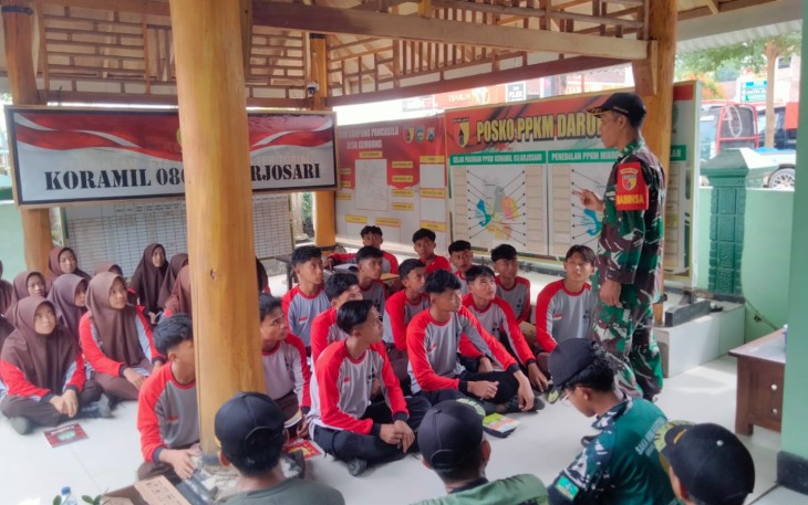 Babinsa Koramil 0801/03 Arjosari Beri Pelatihan Pramuka SWK