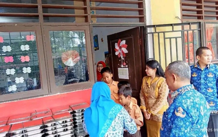 Flora Nainggolan Lakukan Monitoring  Pelaksanaan Pemberian Makanan  Bergizi Gratis