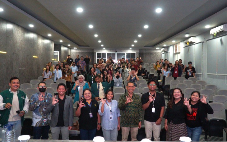 Foto bersama dalam pembukaan Program YOUR PROUD Batch 3 pada Jumat (29-08-2025) di Ruang F114