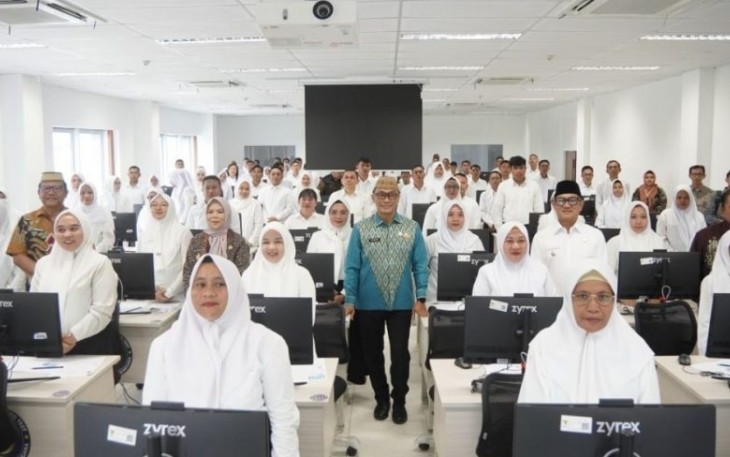 Prof. Zudan Arif saat meresmikan Kantor Unit Penyelenggara Seleksi Calon dan Penilaian Kompetensi Pegawai atau UPT BKN Gorontalo pada Jumat (25/04/2025).