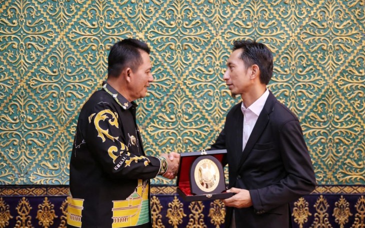 Gubernur Ansar saat menerima kunjungan silaturahmi dari Konsulat Malaysia untuk Riau dan Kepulauan Riau, Mohammed Hosnie Shahiran bin Ismail, di Gedung Daerah, Tanjungpinang, Kamis (3/7/2025).
