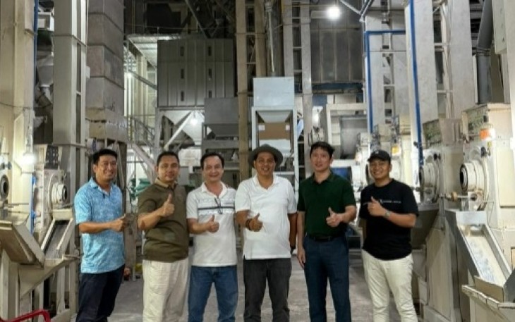 Gus Lilur saat sedang melakukan kunjungan bisnis ke Lumbung Beras Vietnam di Distrik Sa Dec, Provinsi Dong Thap, Vietnam, pada Ahad (27/7/2025).