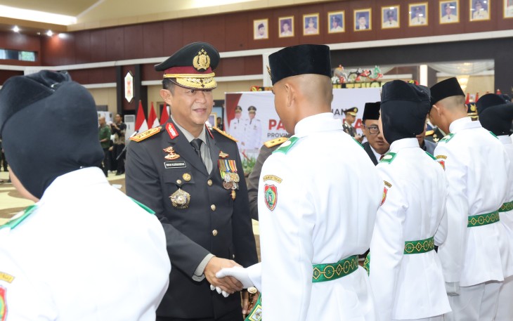 Kapolda Kalteng saat Hadiri Pengukuhan Paskibraka Provinsi Kalteng di Kantor Gubernur