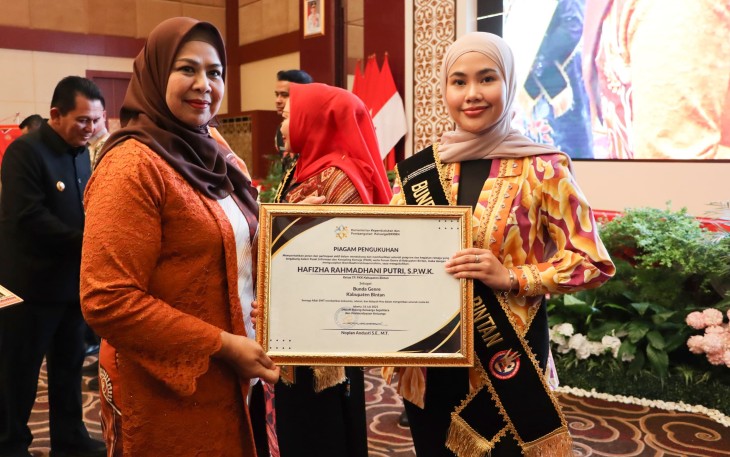 Hafizha Terima Selempang Bunda GenRe