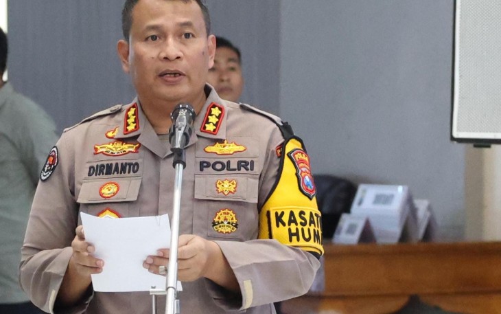 Kabid Humas Polda Jatim Kombes Dirmanto saat memberikan keterangan pers 