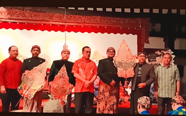 Pagelaran wayang kulit Babad Kartasura di taman budaya Jawa Tengah, Surakarta, Kamis (2/1/25)