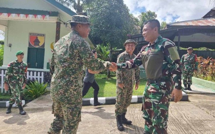 Dansatgas Yonzipur 5/ABW Letkol Czi Shobirin Setio Utomo saat menyambut kedatangan CO TDM di Makotis, Jum'at (3/1/25)