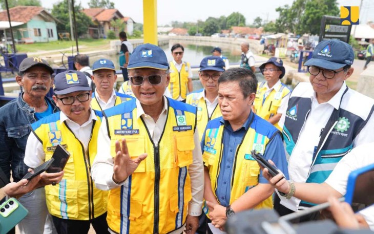 Menteri PU Dody Hanggodo saat memberikan keterangan di Karawang, Sabtu (4/1/25)
