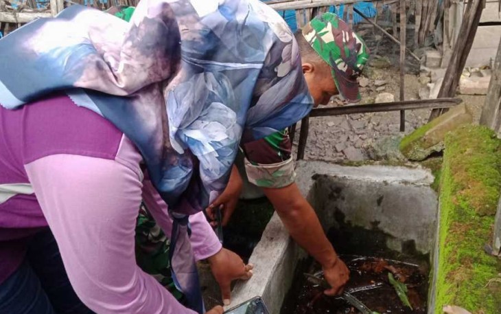 Pemeriksaan bak air waspada jentik nyamuk demam berdarah 