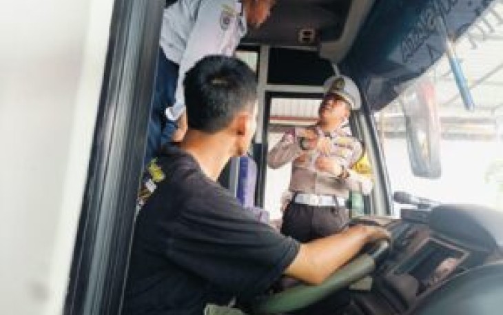 Ramp check bus pariwisata di wilayah Polres Probolinggo, Rabu (15/1)