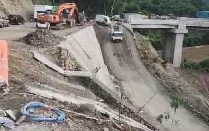 Penutupan jalan lintas Kabupaten Maros ke Bone