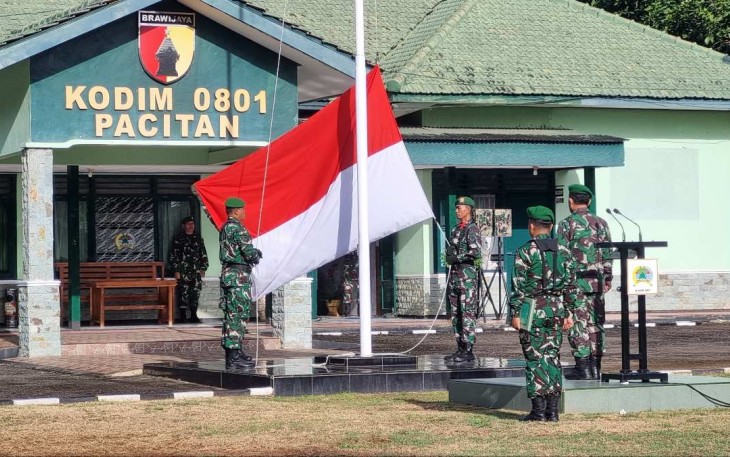 Upacara bendera prajurit Kodim 0801/Pacitan 
