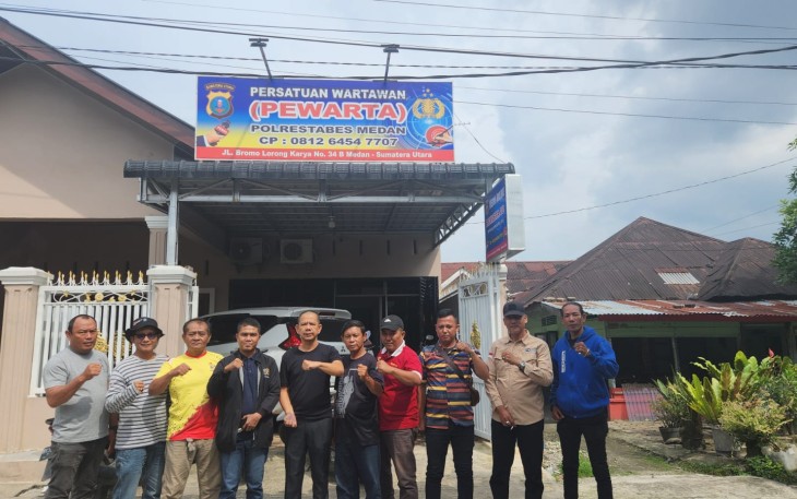 Ketua Pewarta Polrestabes Medan Chairum Lubis SH Bersama Anggota Gelar Jumat Barokah.