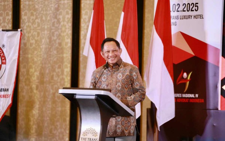 Mendagri Tito Karnavian saat memberikan sambutan dalam Kongres Advokat Indonesia di hotel The Trans Luxury Bandung, Senin (10/2)