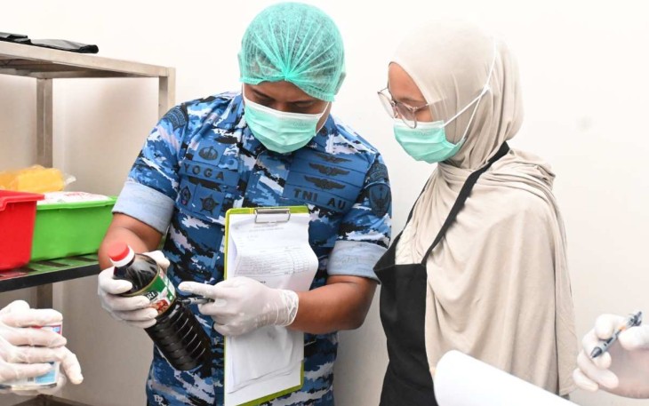 Pengecekan bahan baku dapur SPPG Lanud Husein Sastranegara 