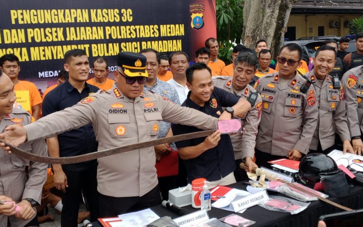Kapolrestabes Medan Saat Melakukan Paparan 