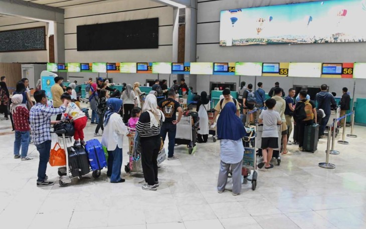 Ilustrasi penumpang pesawat di airport 