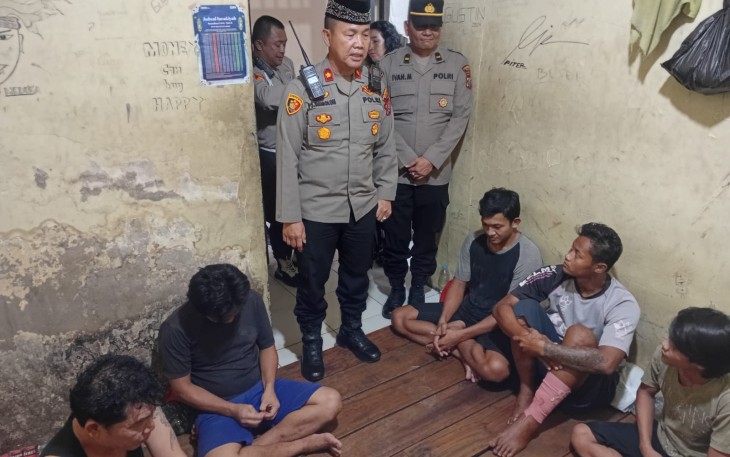 Kapolsek Delitua Berbagi Takjil kepada Penghuni Rumah Tahanan