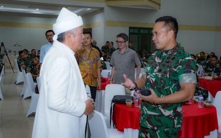 Pangdam I/BB Mayjen TNI Rio Firdianto Bersama Elemen Masyarakat Saat Gelar Buka Puasa Bersama di Aula Prajurit Makodam I/BB. 