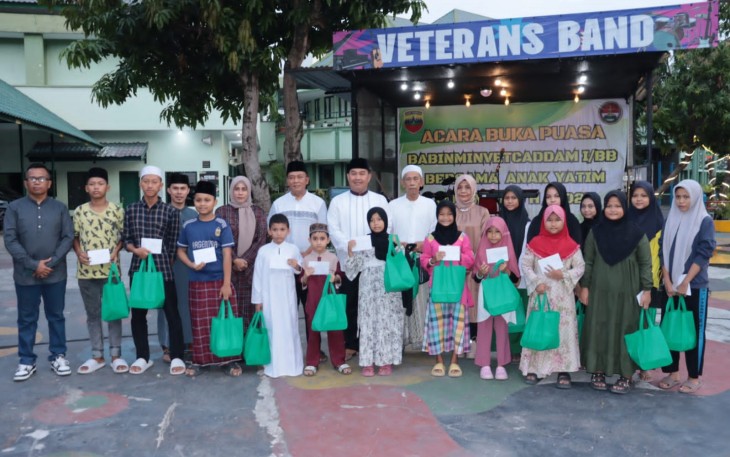 Poto Bersama Anak Yatim Pada Gelaran Buka Puasa Bersama Dilaksanakan Babinminvetcaddam I/BB