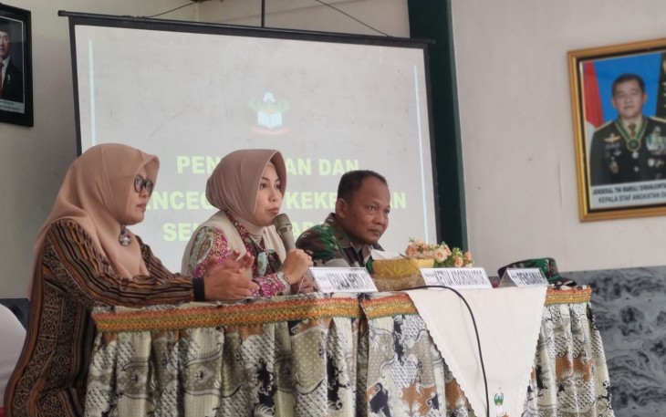Ketua Persit KCK Kodim Pacitan Ny Ajeng Musahirul 