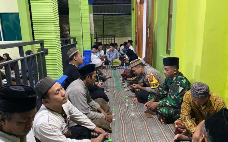 Doa bersama bersama warga desa binaan 