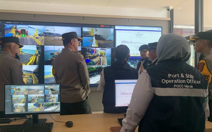 Suasana ruangan POCC PT ASDP Indonesia Ferry 