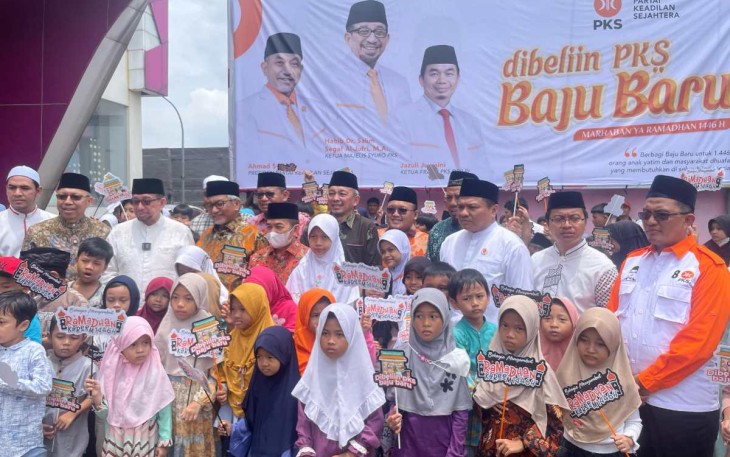 Program PKS Dibeliin Baju Baru Lebaran 